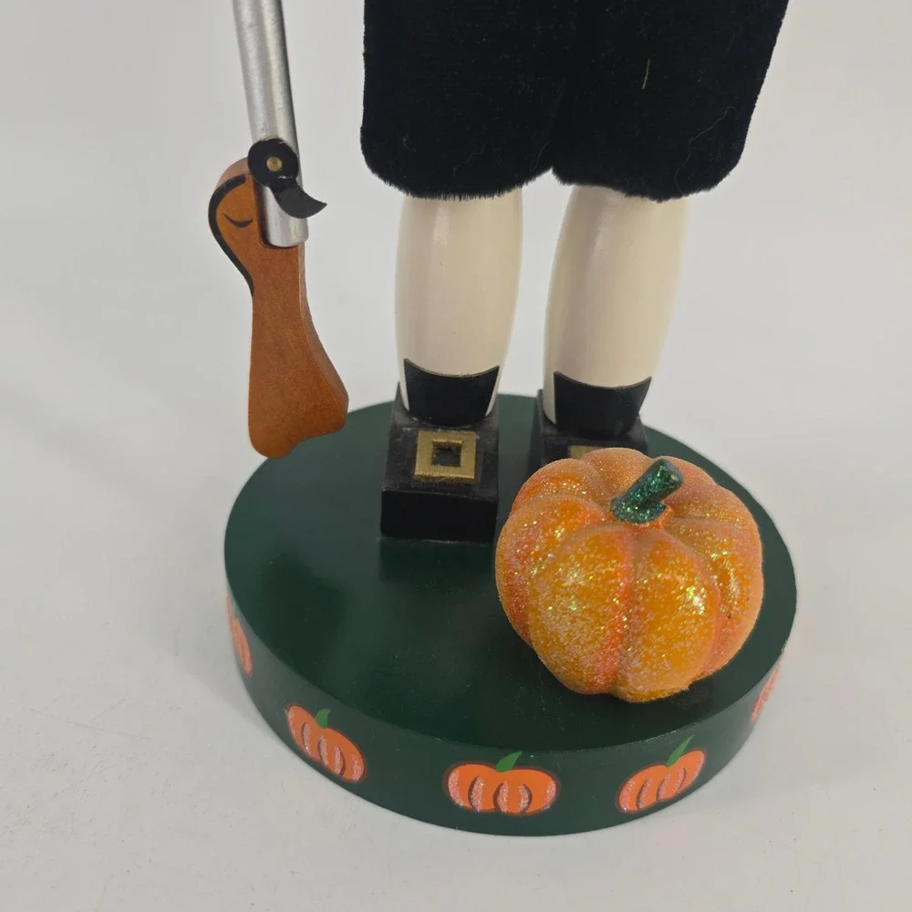 Vintage 2003 Nutcracker Village Thanksgiving Pilgrim Man with Turkey  14